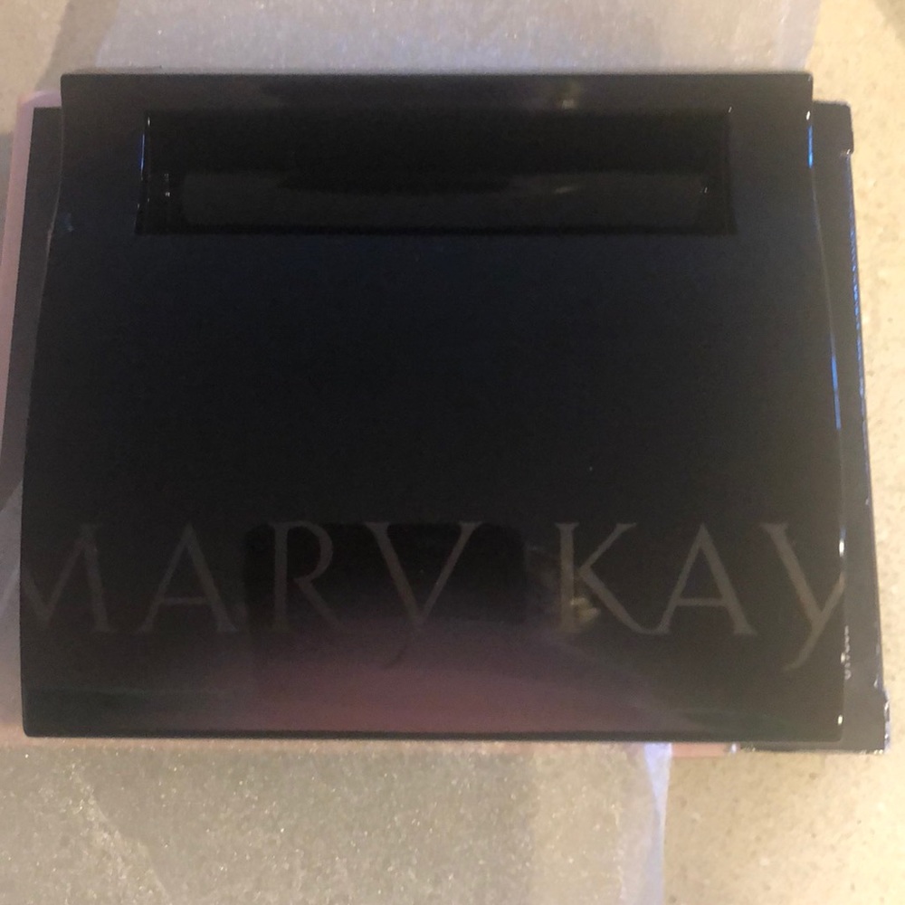 Mary Kay Magnetic Compact